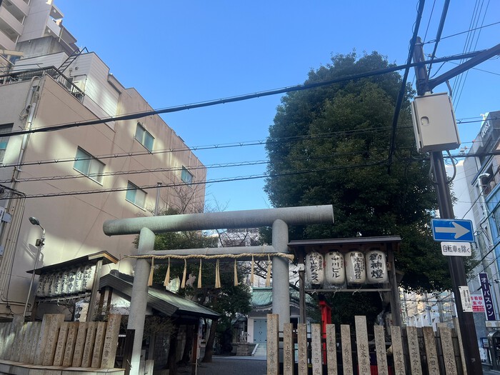 アメ村の中に…ん?こんな所に鳥居???「御津八幡宮」 アメ村の中に…ん?こんな所に鳥居???「御津八幡宮」