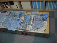 和紙を絵の具で青く染める☆
