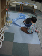 和紙を絵の具で青く染める☆