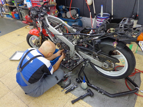 MC16 NSR250組み立て