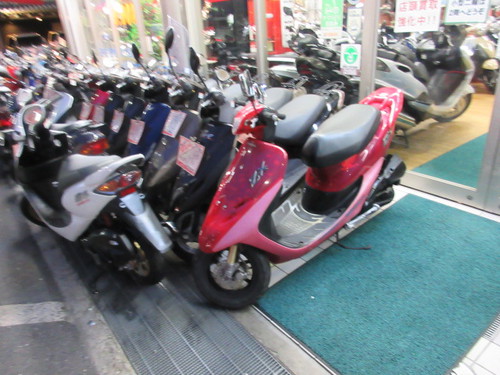 LEDでピカピカ　ライブデイオZX