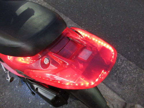 LEDでピカピカ　ライブデイオZX