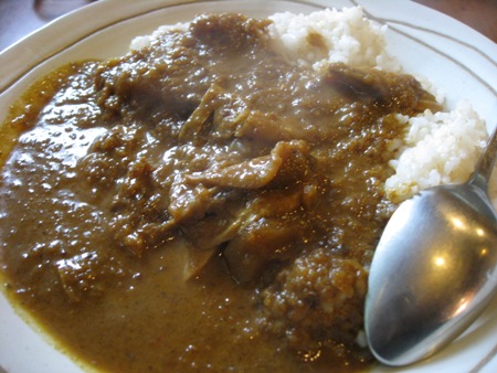 スパイス飯店さんで牛スジカレーをパクパク(^^♪