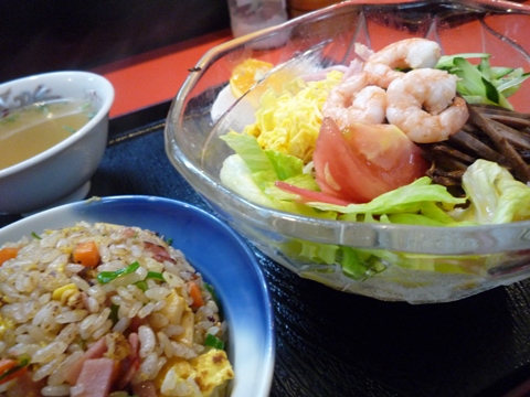 ムシムシした日は、特製冷麺ちゃんで暑さを吹っ飛ばすぞ～