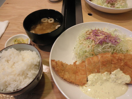 海鮮炭火ダイニング『CRossio』さんでランチ。
