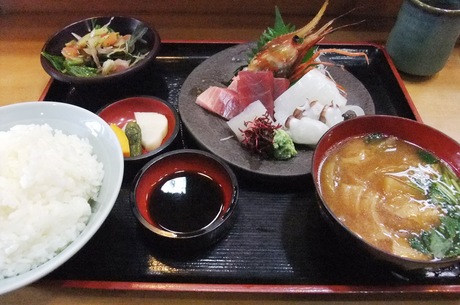 片山町の活魚料理元屋の昼定食はイケてる!