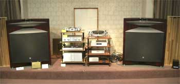試聴室でJBL「DD66000 EVEREST」演奏中です