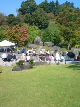 奈良でクリスタルボウルの野外演奏会