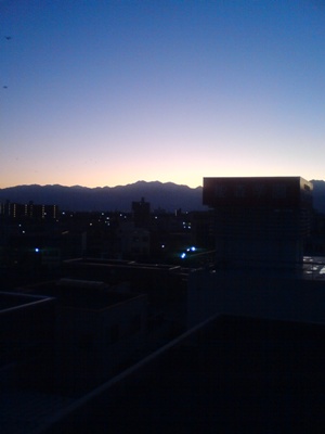 夜明け前の立山連峰