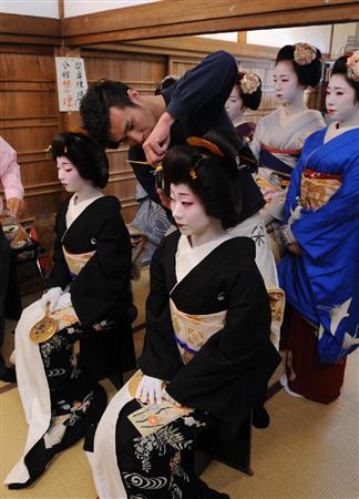 花街 春のをどり衣裳合わせ