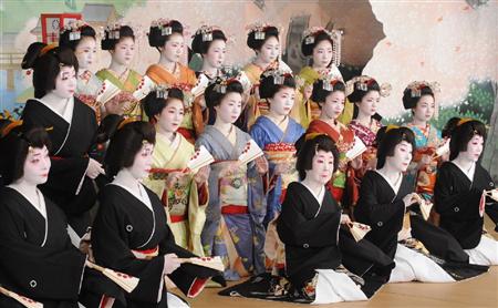 花街 春のをどり衣裳合わせ