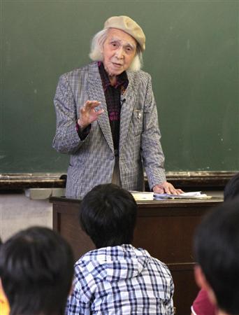 98歳の「伝説の国語教師」27年ぶりに灘中の教壇に立つ