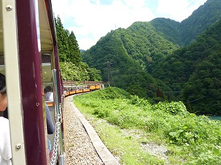 黒部峡谷トロッコ列車