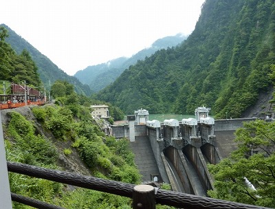 黒部峡谷トロッコ列車