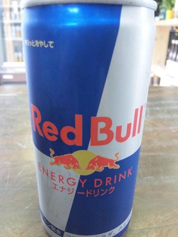 Red Bullを飲んで週末を頑張る