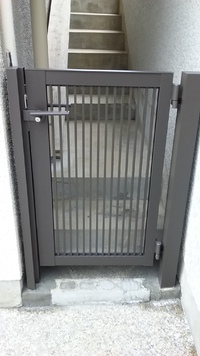 リクシル　プレスタ門扉2型　06-10　片開き　柱使用　オータムブラウン色　シリンダーPA鍵