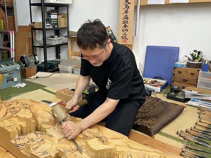 木彫りの可能性を追求し続け、だんじりから世界に舞台を広げる木彫り職人 木彫りの可能性を追求し続け、だんじりから世界に舞台を広げる木彫り職人