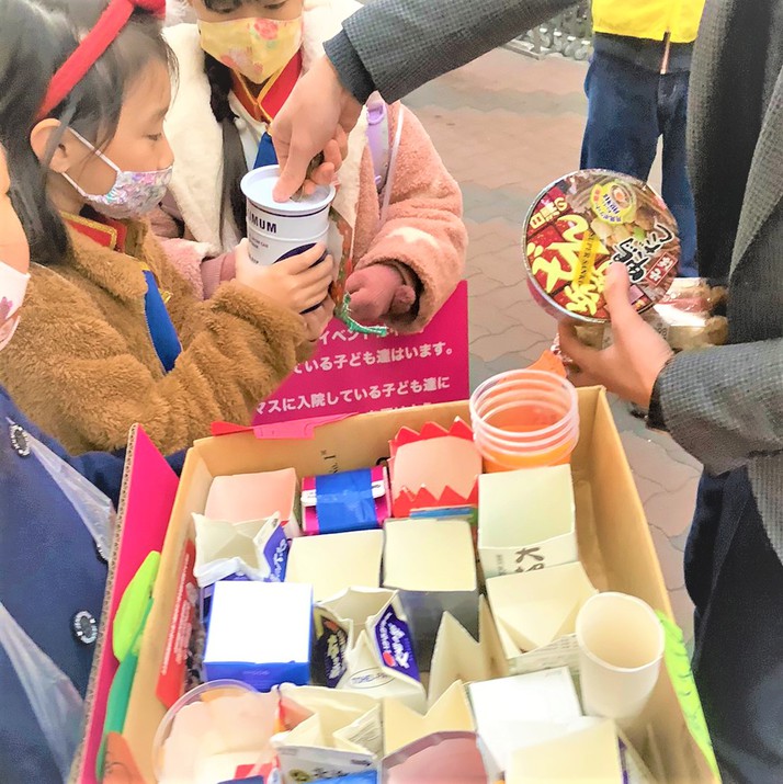 谷町Kids ポップフィルハーモニー楽団、サンタランの募金活動。 谷町Kids ポップフィルハーモニー楽団、サンタランの募金活動。