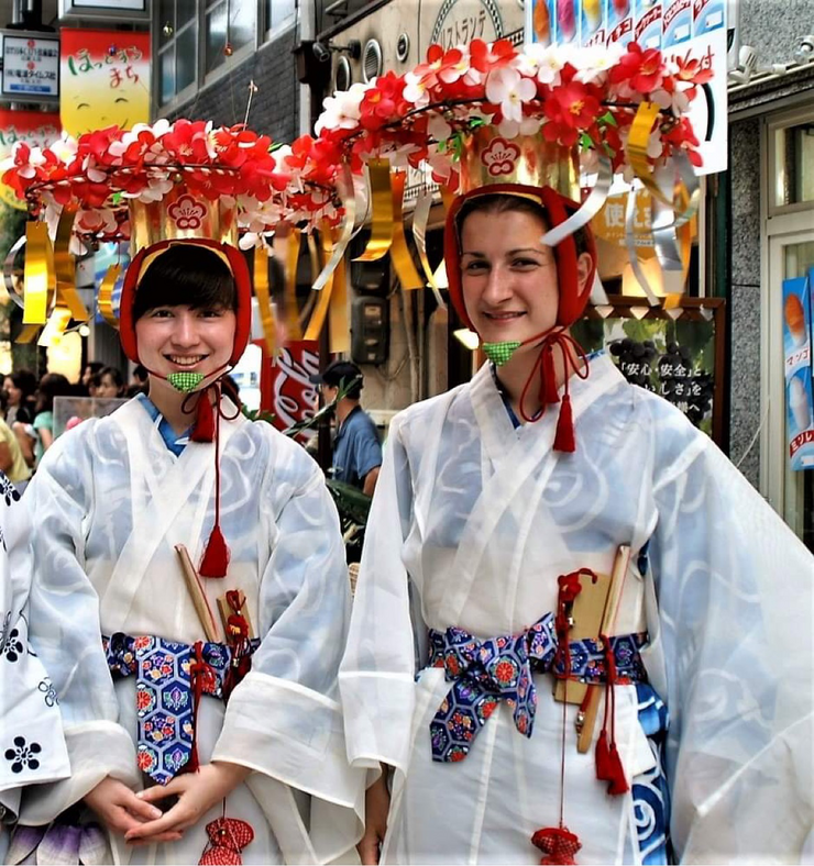 まもなく天神祭!今回は七夕祭から天神祭に登場する「天神天満花娘」をご紹介! まもなく天神祭!今回は七夕祭から天神祭に登場する「天神天満花娘」をご紹介!