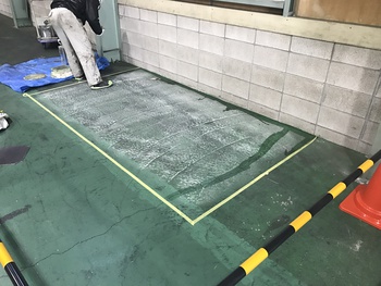 工場床塗装工事　テスト施工