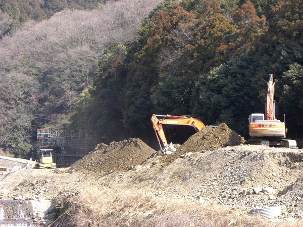 進む第2名神道路工事