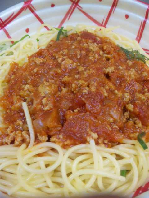 鶏肉のピリ辛トマトソースパスタ