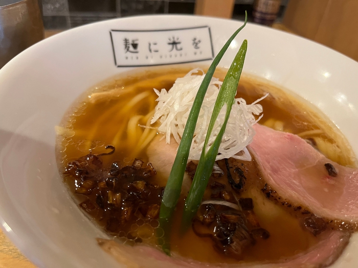 ジュークボックスなラーメン屋さん「麺に光を」