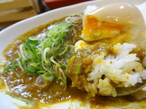 ソーシャルメディアの繋がりから小学校からの親友にキーマカレーのお店でビックリ出会う＠神戸　元町通り三丁目