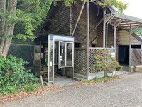 公衆電話にお客様