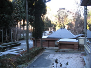 雪がうっすらと！！