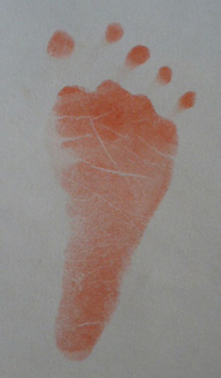 赤ちゃんの足型を彫ったフォトフレーム製作　①