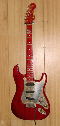 MOON PMG STRAT（スティーブ・ルカサーモデル）