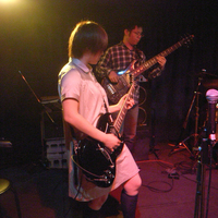 女性ギタリスト