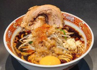 新ラーメン店「元祖白飯系ラーメン 夜郎時代」 大阪十三に3月13日開業！～「最強の白飯泥棒」のラーメンが登場～