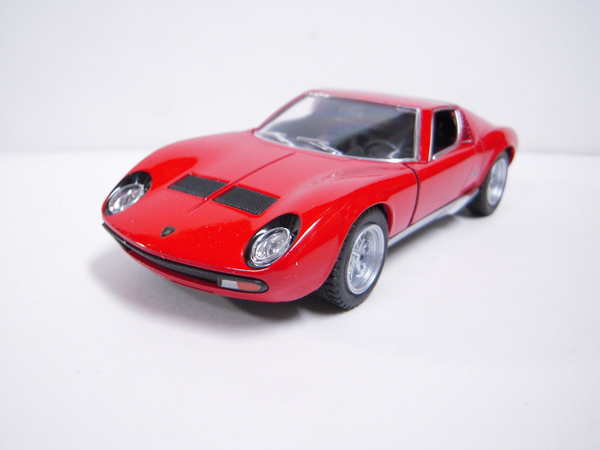 1/34 スケールのプルバック式ミニカー