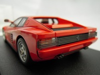 アイドロン1/43　フェラーリ　テスタロッサ　1984