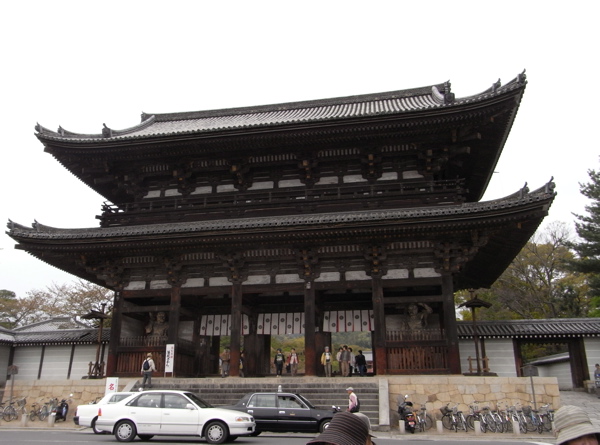 まだ楽しめる京都の桜　　　仁和寺の御室桜
