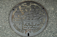 堺の市制100周年記念マンホール