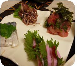 活気ある商店街。