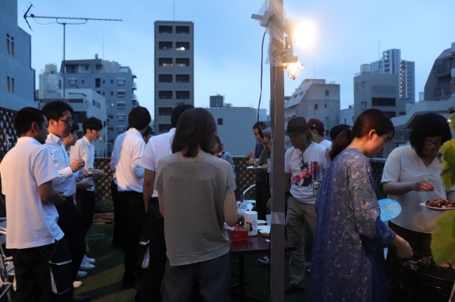 イノシシ肉でBBQ！オフィス街 肥後橋のど真ん中で開かれた『ナガサキビル村民祭』＠ROUGH LABO
