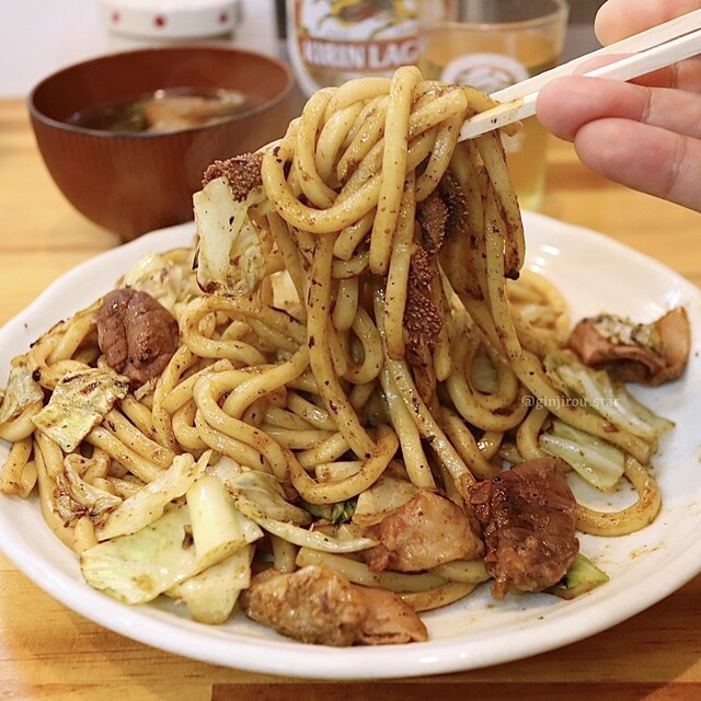 ホルモン専門店の焼きうどん「権兵衛」