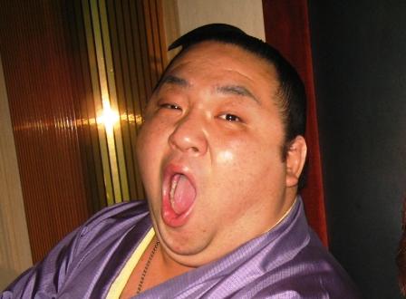 九重部屋歓迎会　重さ104.8ｋｇ