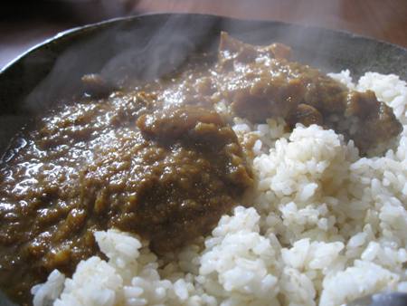 牛すじカレーをパクパク!(^^)!