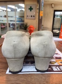 パンプス　カカトゴム交換