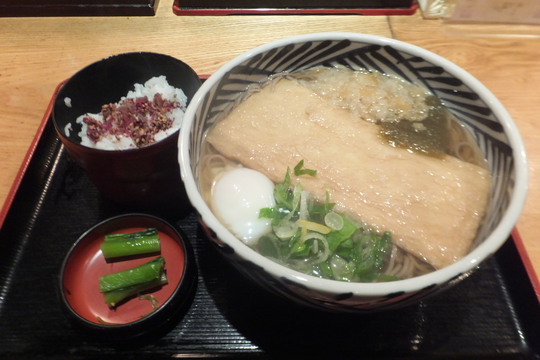 四ツ橋・北堀江　「寄り屋」　ほっこりするきつねそばと梅しらすご飯のセット！