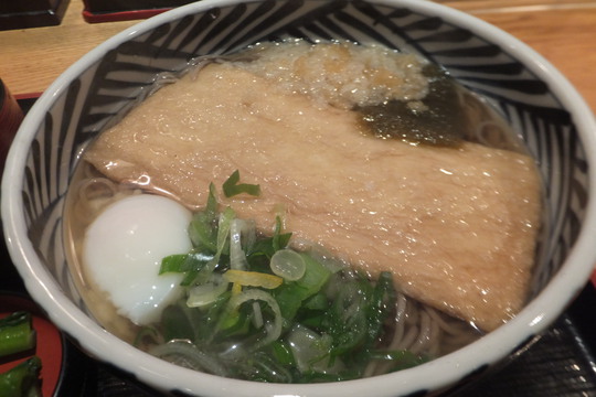 四ツ橋・北堀江　「寄り屋」　ほっこりするきつねそばと梅しらすご飯のセット！