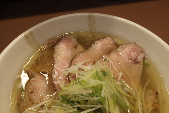 天満・浪花町　「ラーメン　哲勝」　旨味あふれる肉塩と濃厚な名古屋コーチンＴＫＧ！