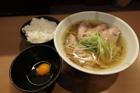 天満・浪花町　「ラーメン　哲勝」　旨味あふれる肉塩と濃厚な名古屋コーチンＴＫＧ！