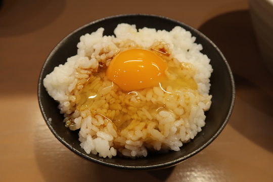 天満・浪花町　「ラーメン　哲勝」　旨味あふれる肉塩と濃厚な名古屋コーチンＴＫＧ！