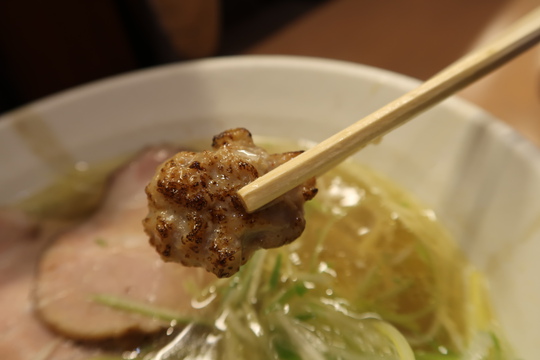 天満・浪花町　「ラーメン　哲勝」　旨味あふれる肉塩と濃厚な名古屋コーチンＴＫＧ！